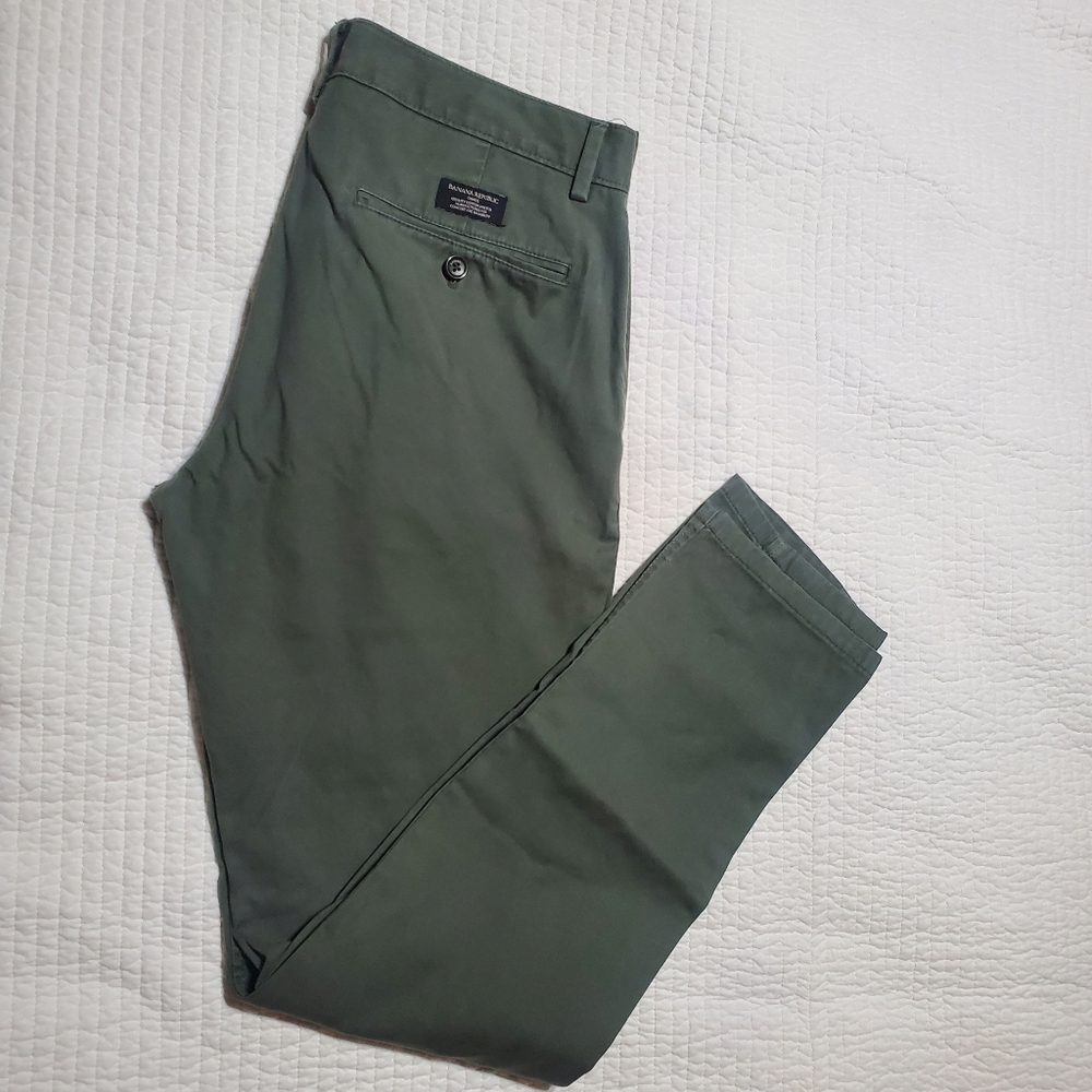 Banana Republic Men's Fulton Chino Pants Size 32 X 32 Grass Green color